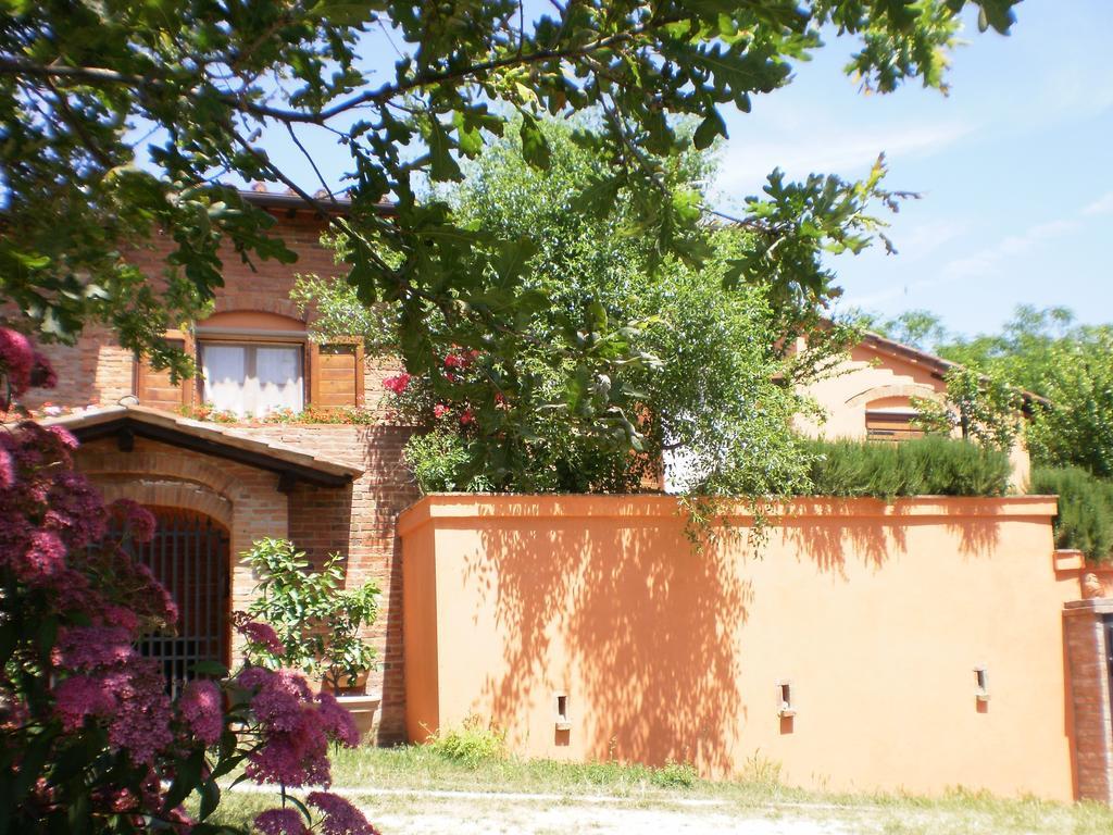 Agriturismo Poggio Al Tesoro Crespina Quarto foto